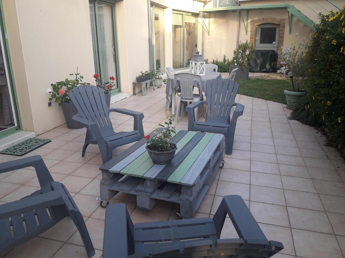 Chambre D'Hote Avec Piscine Couverte Coulaines 外观 照片